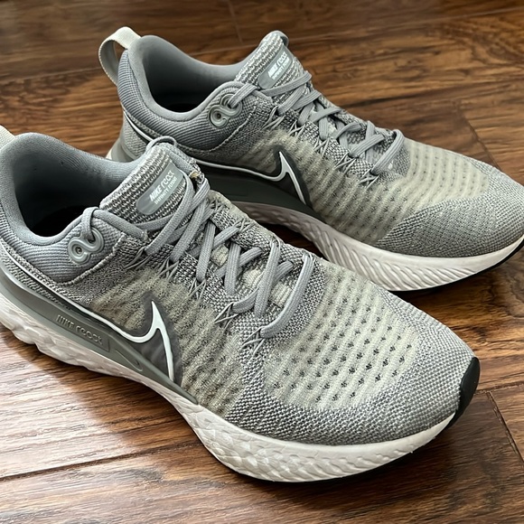 Nike Women’s React Infinity Run Flyknit 2 - Picture 1 of 9